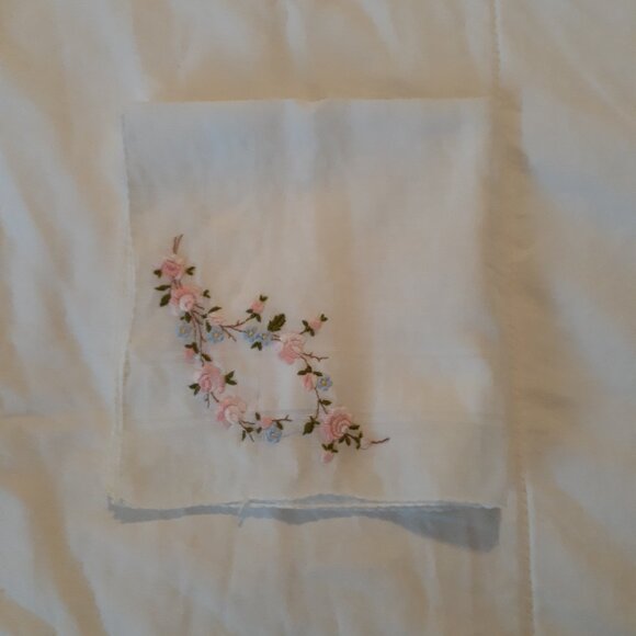 Vintage Handkerchiefs 4. - Picture 4 of 5